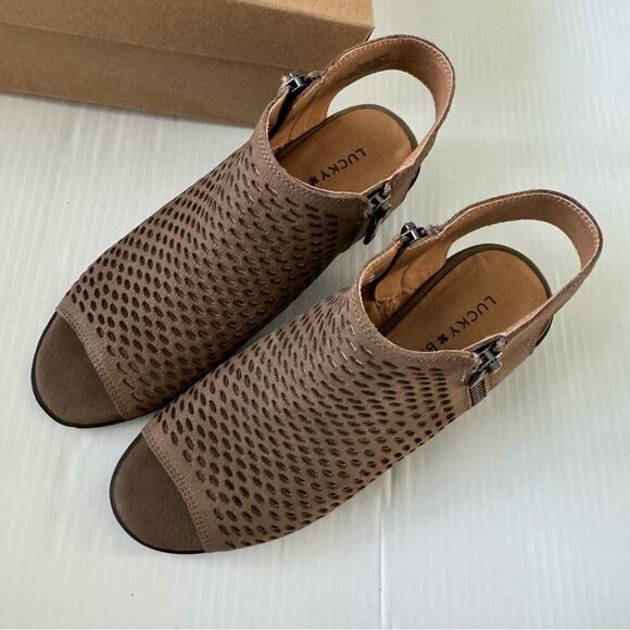 🆕 Lucky Brand Nelwyna brown peep toe perforated design booties size 6 - Picture 3 of 14